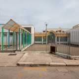 ...e una scuola che assicura la continuit� della formazione scolastica dall�asilo fino alle scuole medie 
